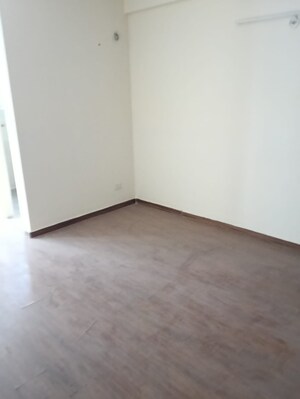 Room in 3 BHK Apartment at Wave Executive Floors, Wave City – for Rent