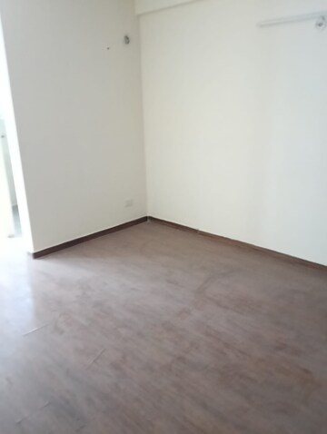 Room in 3 BHK Apartment at Wave Executive Floors, Wave City – for Rent