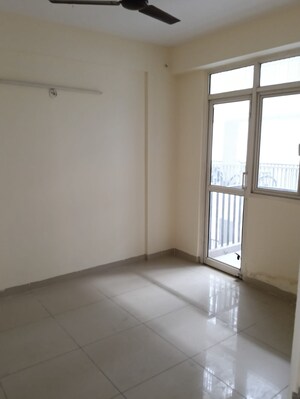 Room in 3 BHK Apartment at Wave Executive Floors, Wave City – for Rent