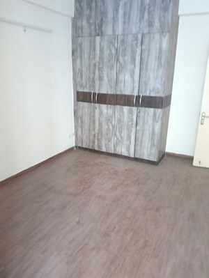 Room in 3 BHK Apartment at Wave Executive Floors, Wave City – for Rent