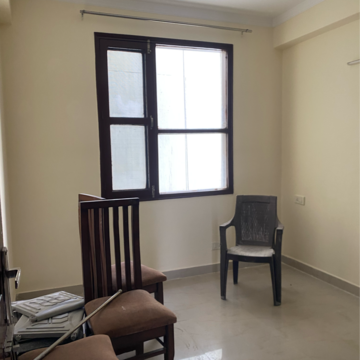 Room in 3 BHK Apartment at Maya Garden City, Nagla Road – for Rent