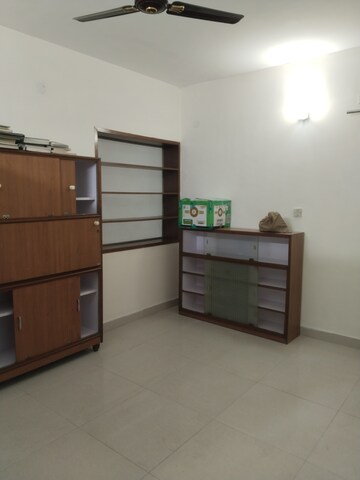 Room in 3 BHK Apartment at Sarita Vihar – for Rent