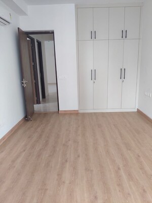 Room in 3 BHK Apartment at Capital Residency 360, Sector 70a – for Rent