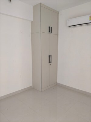 Room in 3 BHK Apartment at Capital Residency 360, Sector 70a – for Rent