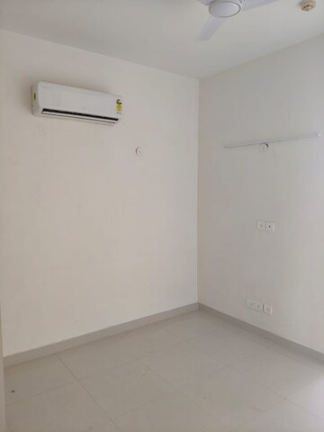 Room in 3 BHK Apartment at Capital Residency 360, Sector 70a – for Rent