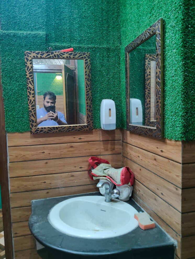 Bathroom, solutrean-delta-city-centre 2.5 Bedroom 120 Sq.Mt. Independent House In Delta I Greater Noida Greater Noida 9565979