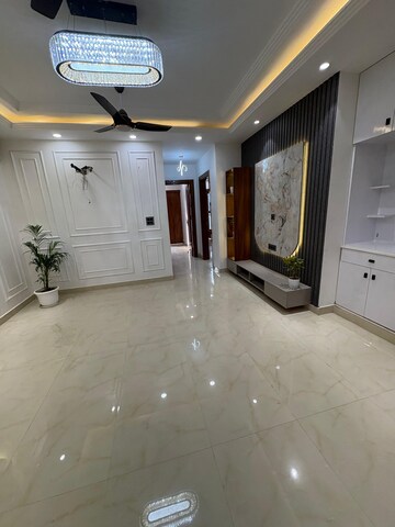 Parking in 3 BHK Builder Floor at Sector 85 – for Sale