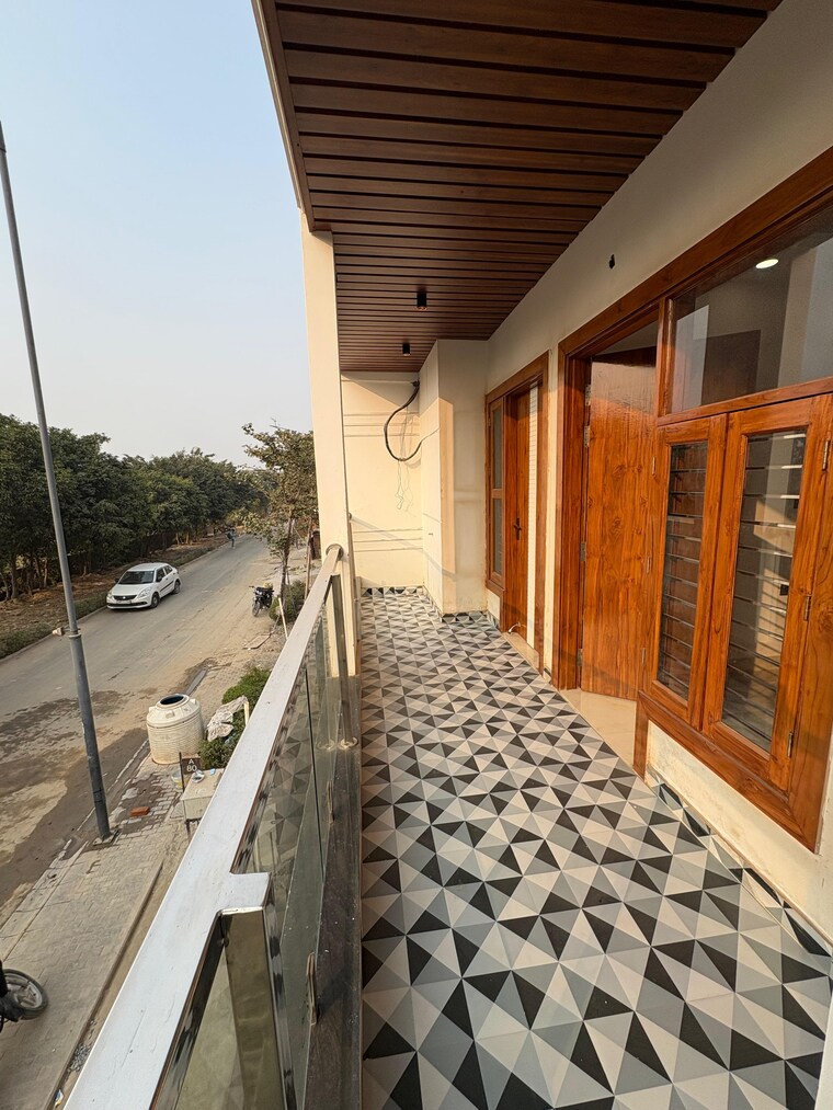 Balcony, sector 85 3 Bedroom 155 Sq.Yd. Builder Floor In Sector 85 Faridabad 9565999