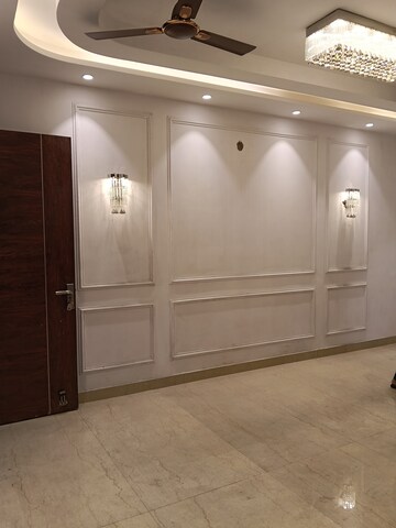 Building Lobby in 4 BHK Builder Floor at Rajendra Nagar Sector 3 – for Sale