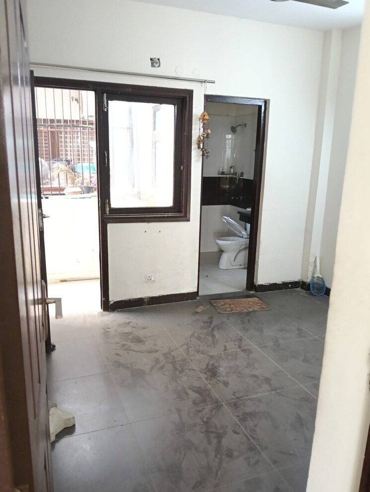 Room, wave-prime-floors 2 Bedroom 135 Sq.Yd. Builder Floor In Wave City Ghaziabad 9566029