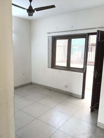 Room in 2 BHK Builder Floor at Wave Prime Floors, Wave City – for Rent