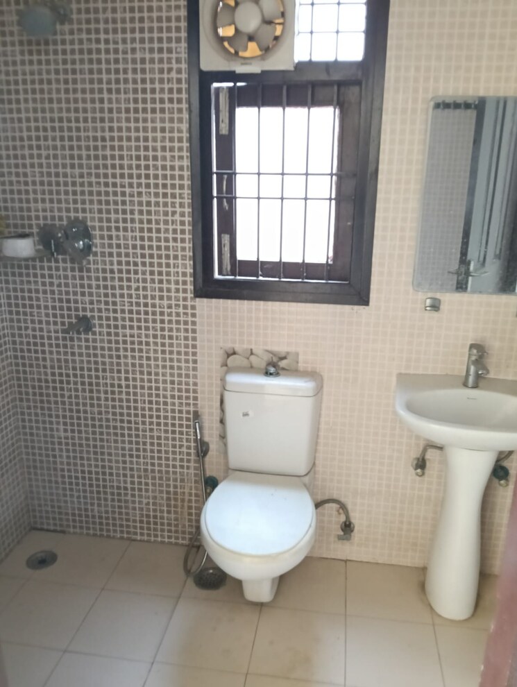 Bathroom, wave-prime-floors 2 Bedroom 135 Sq.Yd. Builder Floor In Wave City Ghaziabad 9566029
