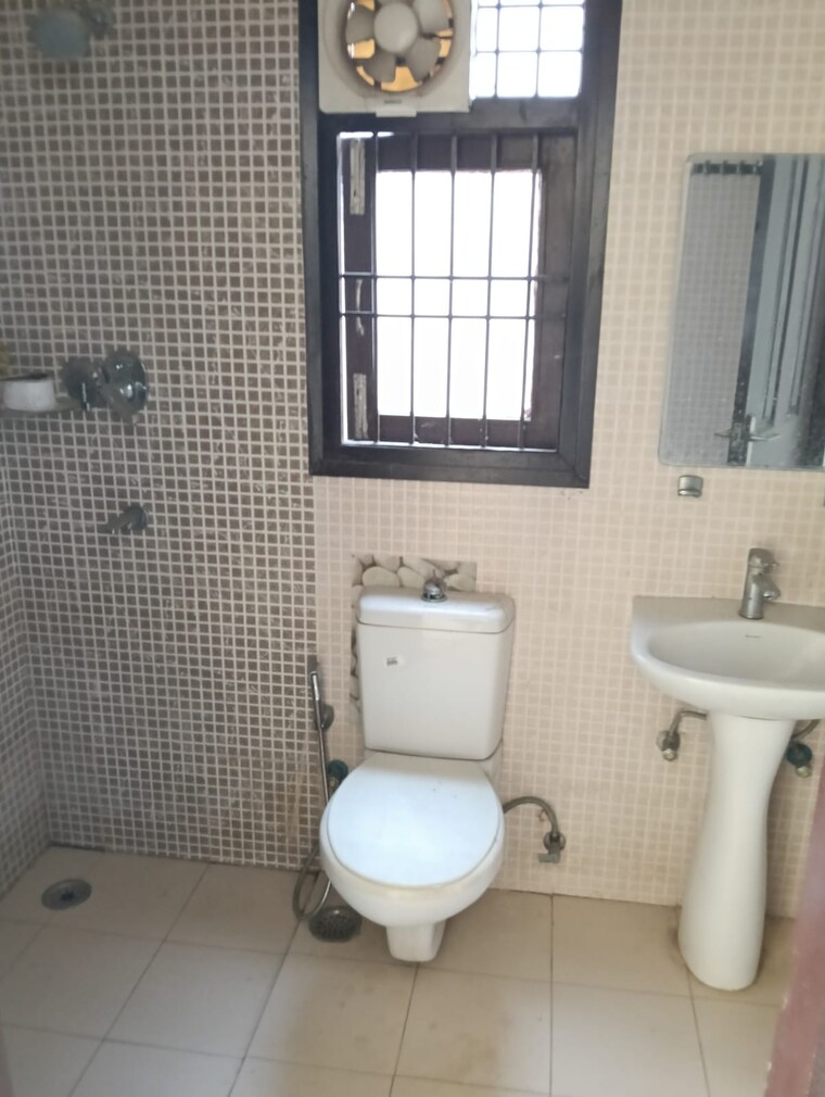 Bathroom, wave-prime-floors 2 Bedroom 135 Sq.Yd. Builder Floor In Wave City Ghaziabad 9566029