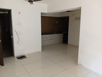 Room in 2 BHK Apartment at Kavisha Amara, Shela – for Rent