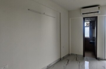 Room in 2.5 BHK Builder Floor at M3M Soulitude, Sector 89 – for Rent