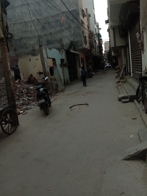 Parking in 3 BHK Independent House at Dwarka Mor – for Sale