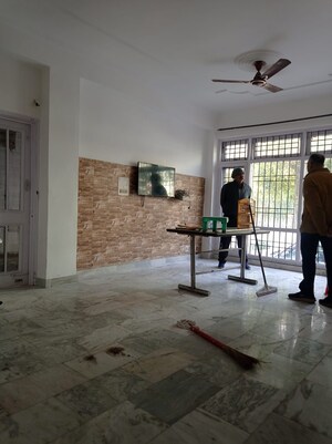 Room in 3 BHK Apartment at Sector 5 – for Rent