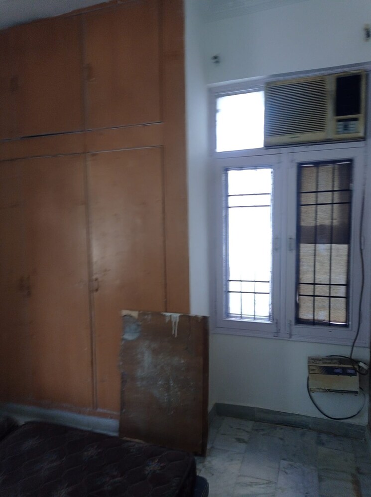 Room, sector 5 3 Bedroom 1300 Sq.Ft. Apartment In Sector 5 Panchkula 9566316