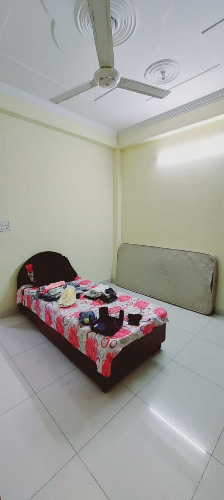 Bedroom, paras-tierea 3.5 Bedroom 1250 Sq.Ft. Apartment In Sector 137 Noida 9566374