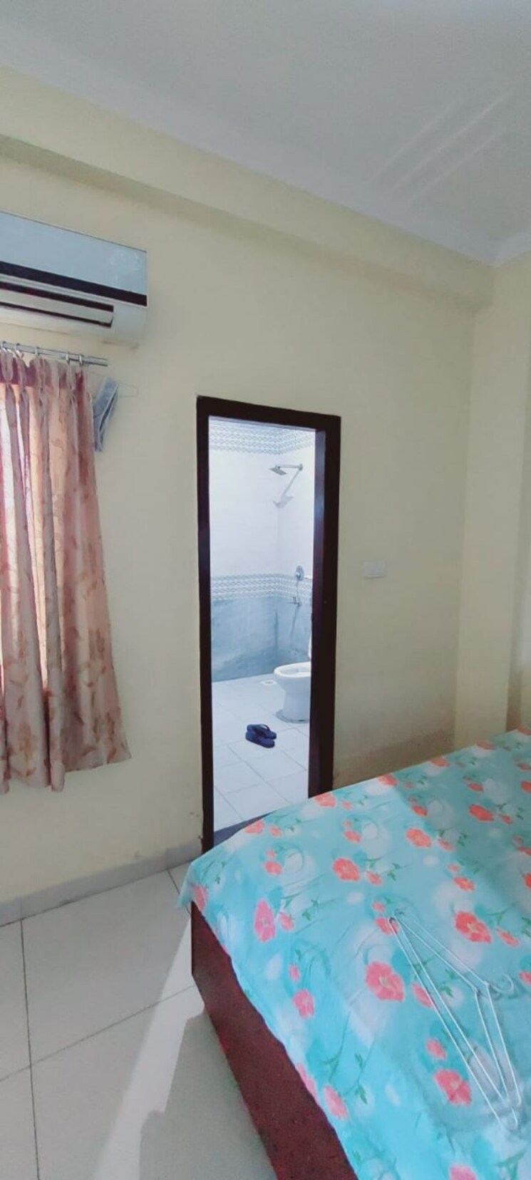 Room, paras-tierea 3.5 Bedroom 1250 Sq.Ft. Apartment In Sector 137 Noida 9566374