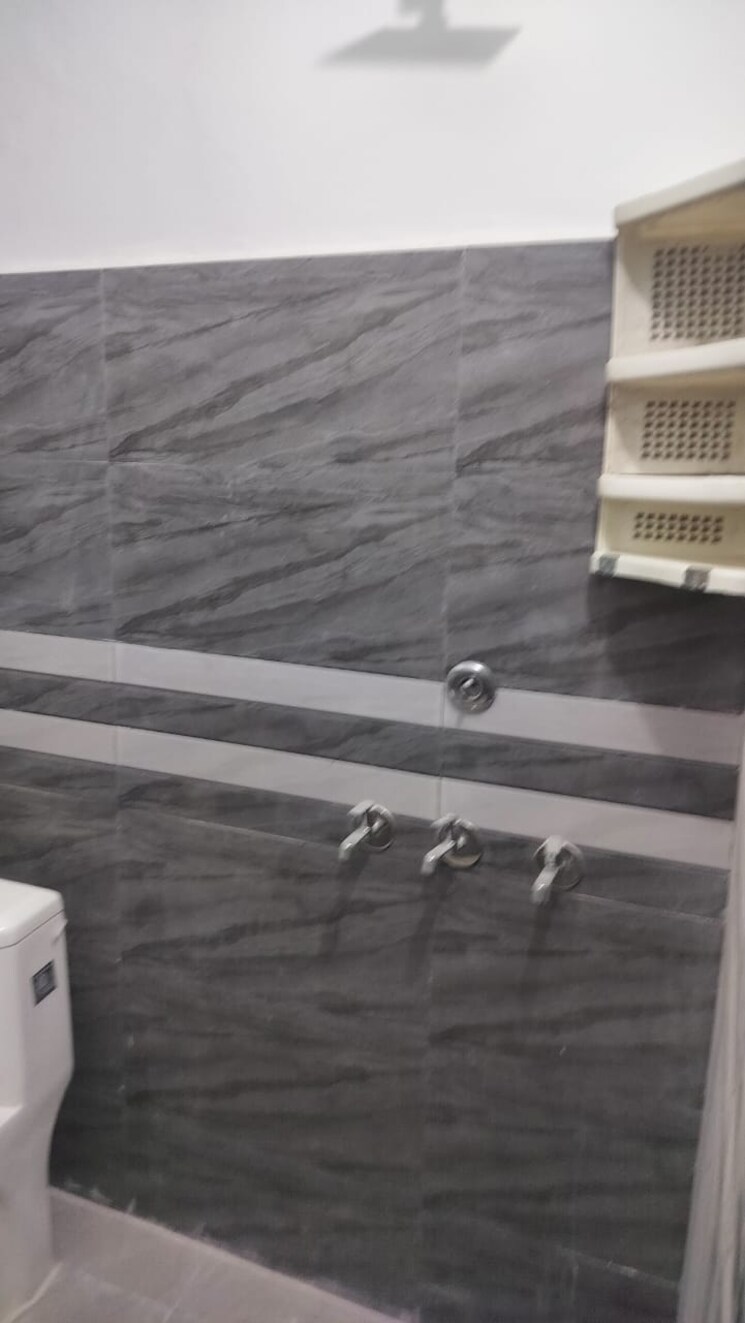 Bathroom, sector 5 dwarka 3 Bedroom 1600 Sq.Ft. Apartment In Sector 5 Dwarka Delhi 9566397