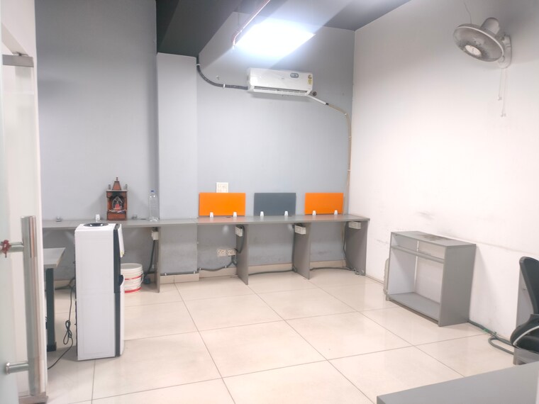 Team Area, sector 3 Commercial Office Space 500 Sq.Ft. In Sector 3 Noida 9566553