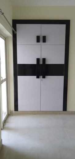 3 BHK + Servant Room Apartment For Sale in Paras Tierea