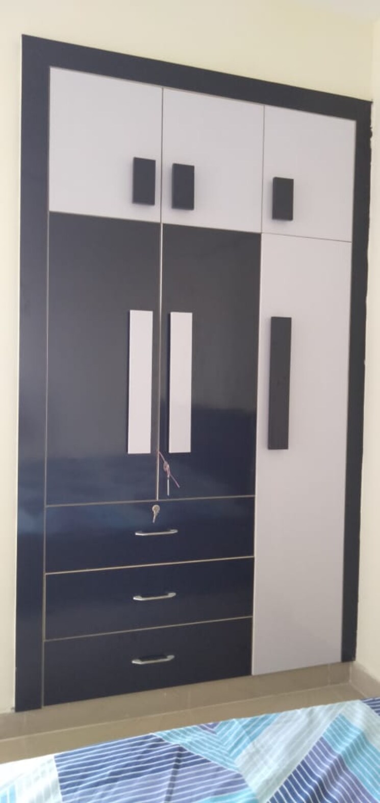 Room, paras-tierea 3 Bedroom 1900 Sq.Ft. Apartment In Sector 137 Noida 9566589