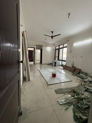 Room in 3 BHK Apartment at Paras Tierea, Sector 137 – for Sale