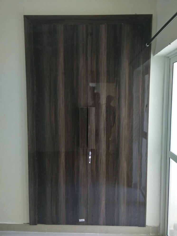 Room, paras-tierea 3 Bedroom 1900 Sq.Ft. Apartment In Sector 137 Noida 9566589