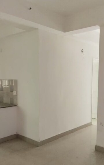 Room in 3 BHK Apartment at Migsun Twiinz, Eta Ii Greater Noida – for Sale