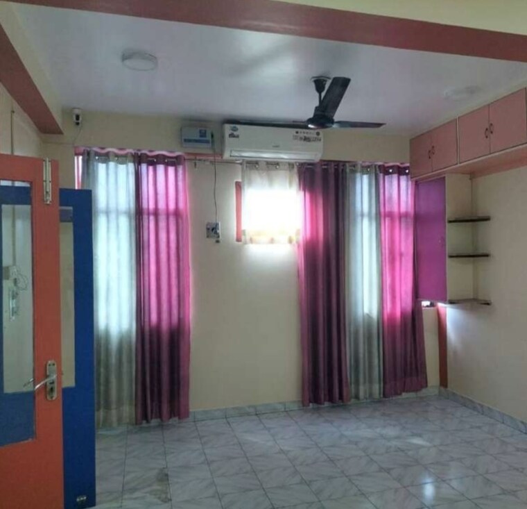 Team Area, hazratganj Commercial Office Space 1200 Sq.Ft. In Hazratganj Lucknow 9567167