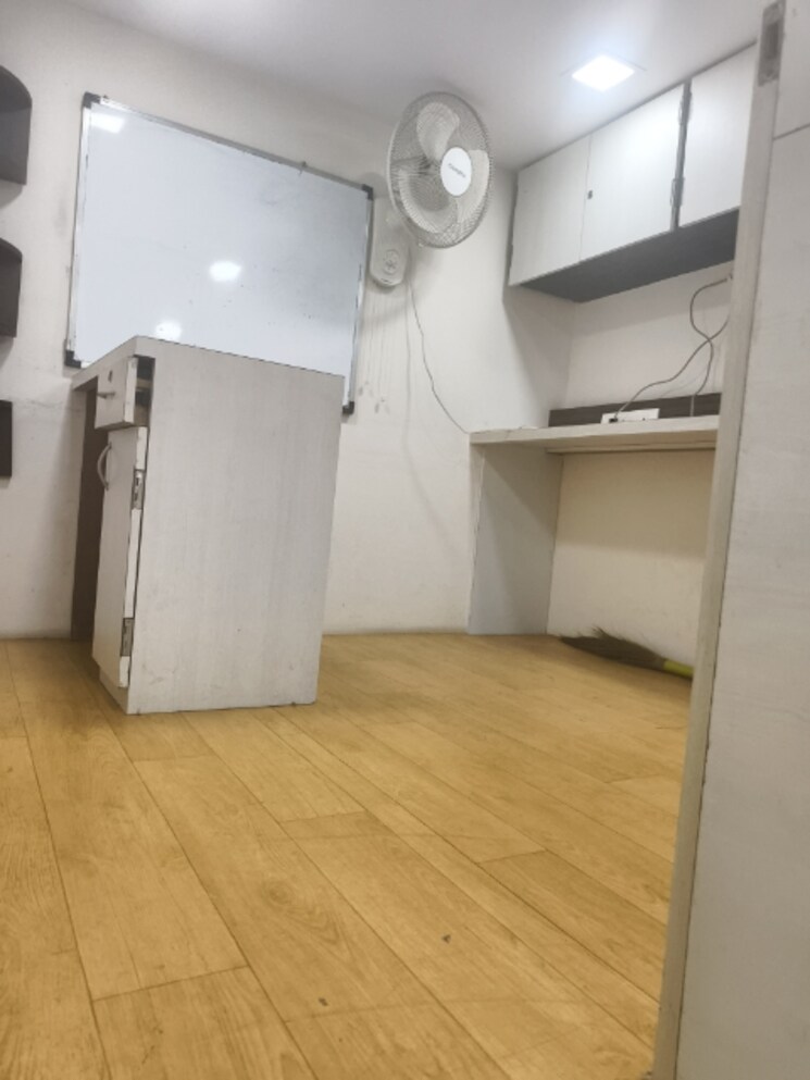 Room, haware-centurion-mall Commercial Office Space 250 Sq.Ft. In Nerul Sector 19a Navi Mumbai 9567181