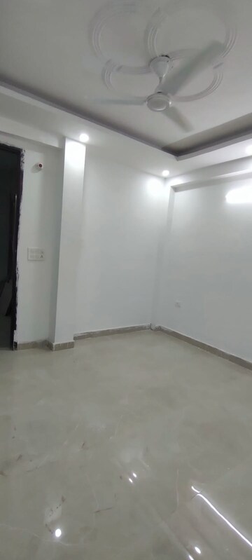 Room in 2 BHK Builder Floor at Saket – for Rent