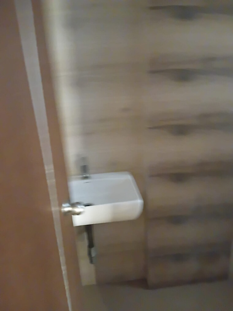 Bathroom, ekta-chs-andheri 2 Bedroom 730 Sq.Ft. Apartment In Andheri West Mumbai 9567209