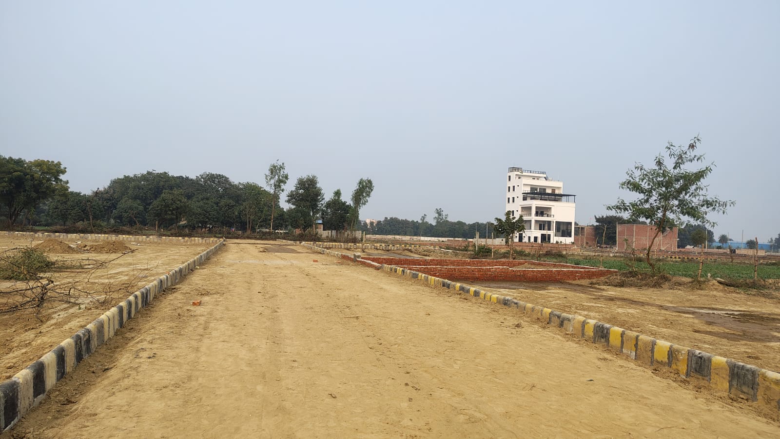 Plot For Sale in Mohanlalganj