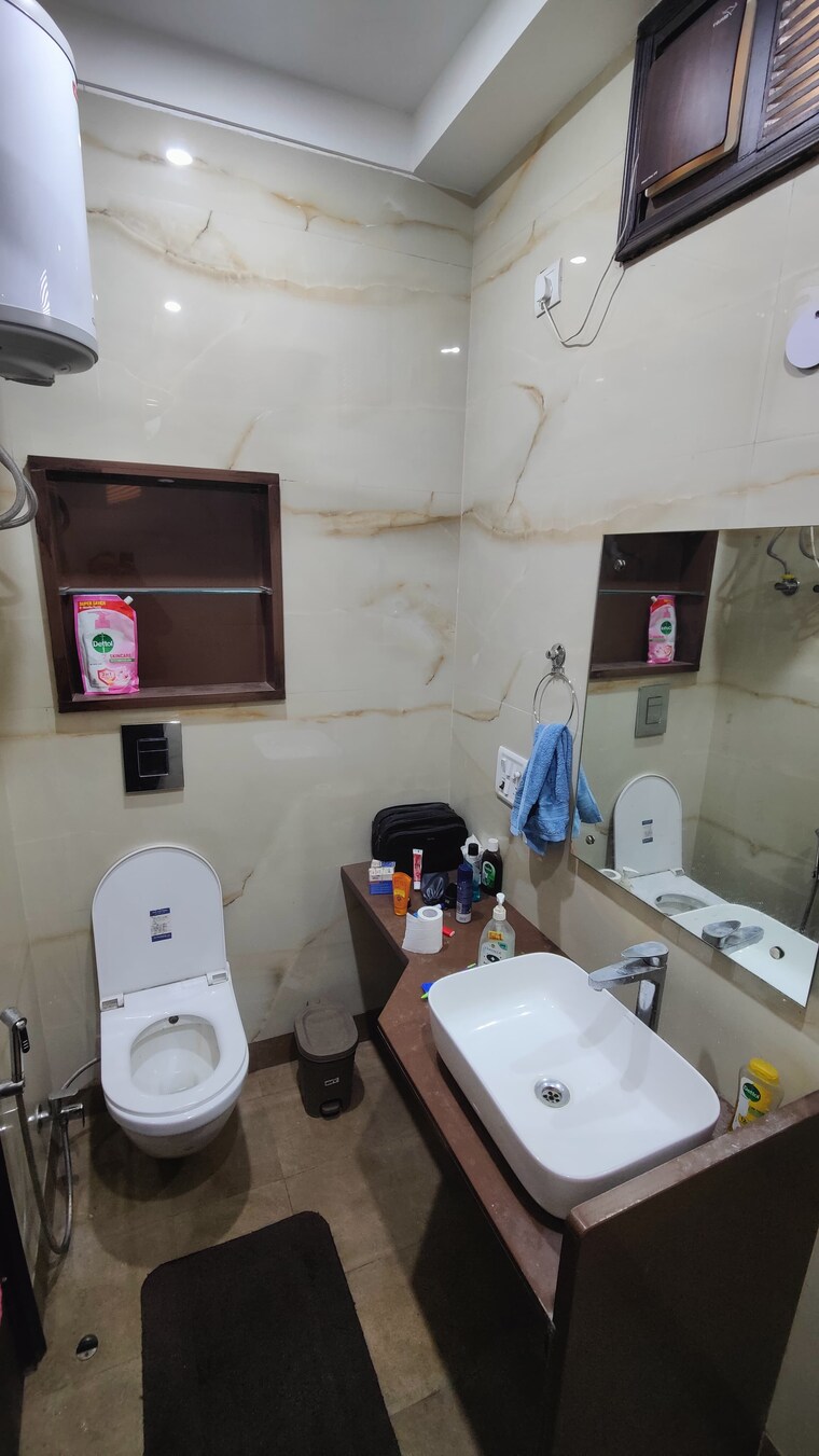 Attached Bathroom, kalkaji 2 Bedroom 1100 Sq.Ft. Apartment In Kalkaji Delhi 9567218