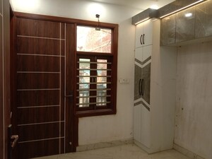 Room in 2 BHK Builder Floor at Dwarka Mor – for Sale