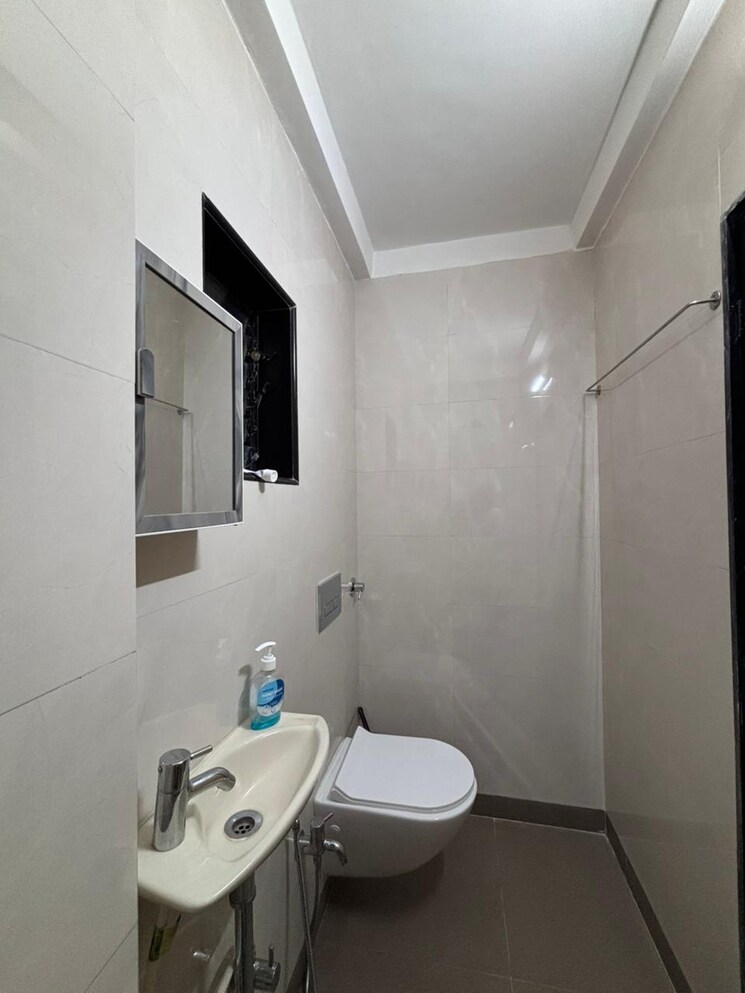 Bathroom, db-woods 4 Bedroom 1800 Sq.Ft. Apartment In Goregaon East Mumbai 9567253