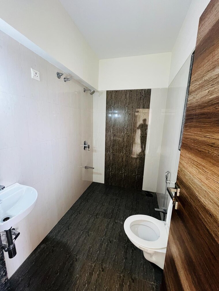 Bathroom, rashi-tower 2 Bedroom 715 Sq.Ft. Apartment In Goregaon East Mumbai 9567223