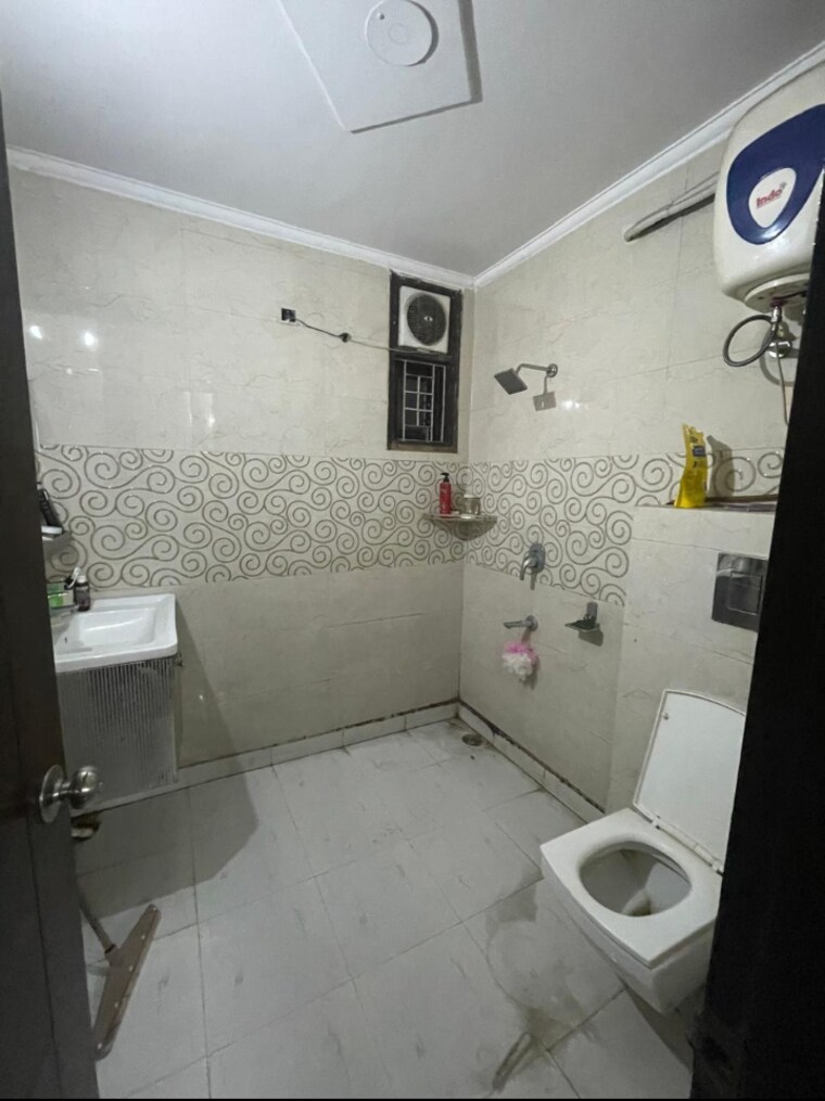 Attached Bathroom, partap-builder-floors 3 Bedroom 919 Sq.Ft. Apartment In Uttam Nagar Delhi 9567543