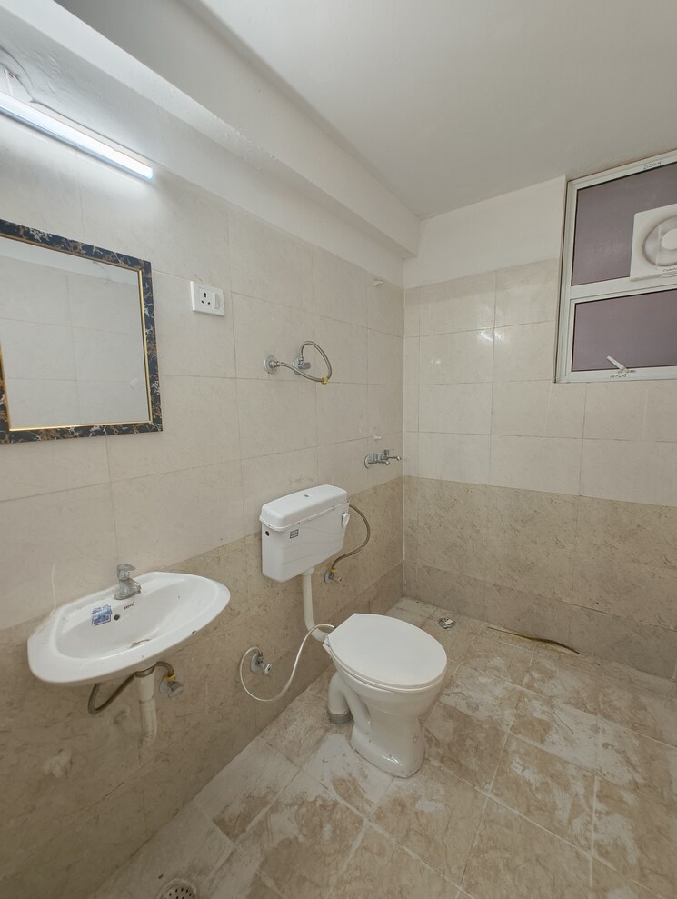 Bathroom, shree-vardhman-green-court 2 Bedroom 626 Sq.Ft. Apartment In Sector 90 Gurgaon 9567521