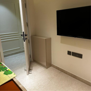 Room in 4 BHK Apartment at DLF Ridgewood Estate, Sector 27 – for Sale