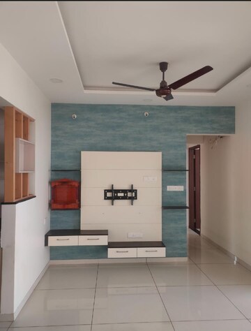 Room in 3 BHK Apartment at Godrej Green Vistas, Mahalunge – for Rent