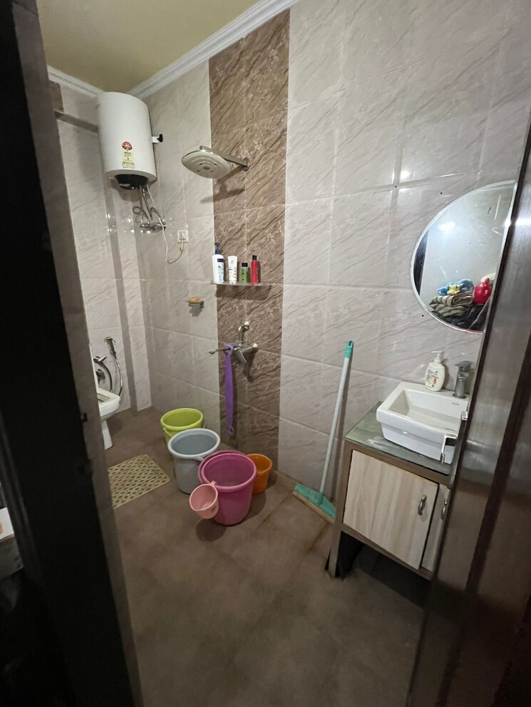 Bathroom, vasant kunj enclave 2 Bedroom 100 Sq.Yd. Apartment In Vasant Kunj Enclave Delhi 9567601