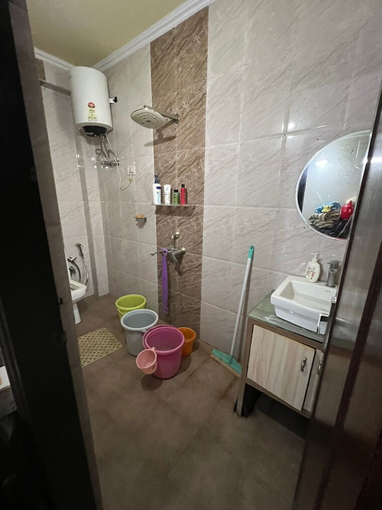 Bathroom, vasant kunj enclave 2 Bedroom 100 Sq.Yd. Apartment In Vasant Kunj Enclave Delhi 9567601