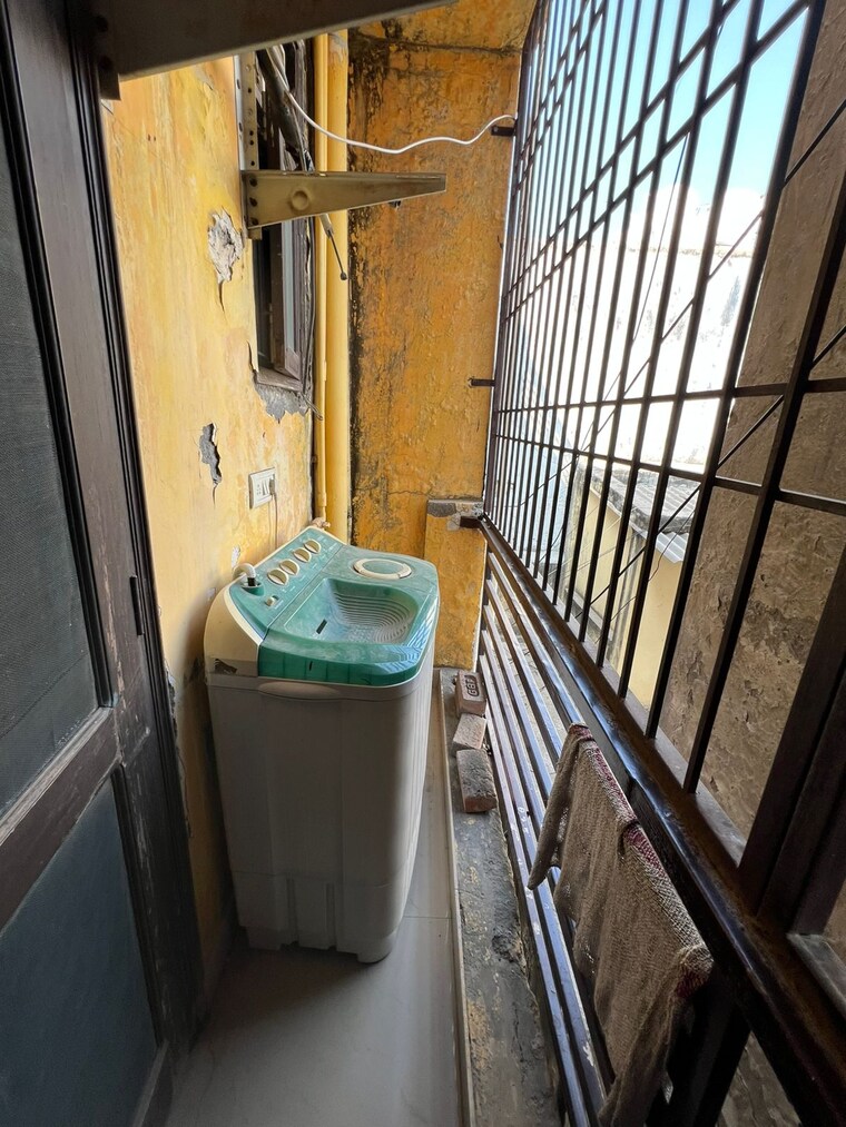 Balcony, vasant kunj enclave 2 Bedroom 100 Sq.Yd. Apartment In Vasant Kunj Enclave Delhi 9567601