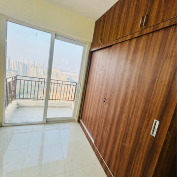Room in 2 BHK Apartment at Signature Global Prime, Sector 63a – for Rent