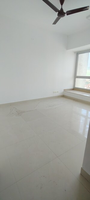 Room in 3 BHK Apartment at DB Woods, Goregaon East – for Sale