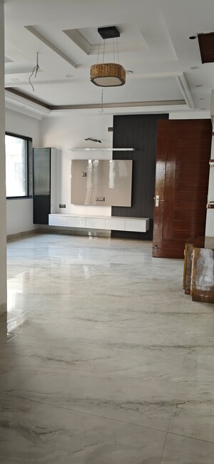 Room in 3 BHK Builder Floor at BPTP District 3, Sector 85 – for Sale